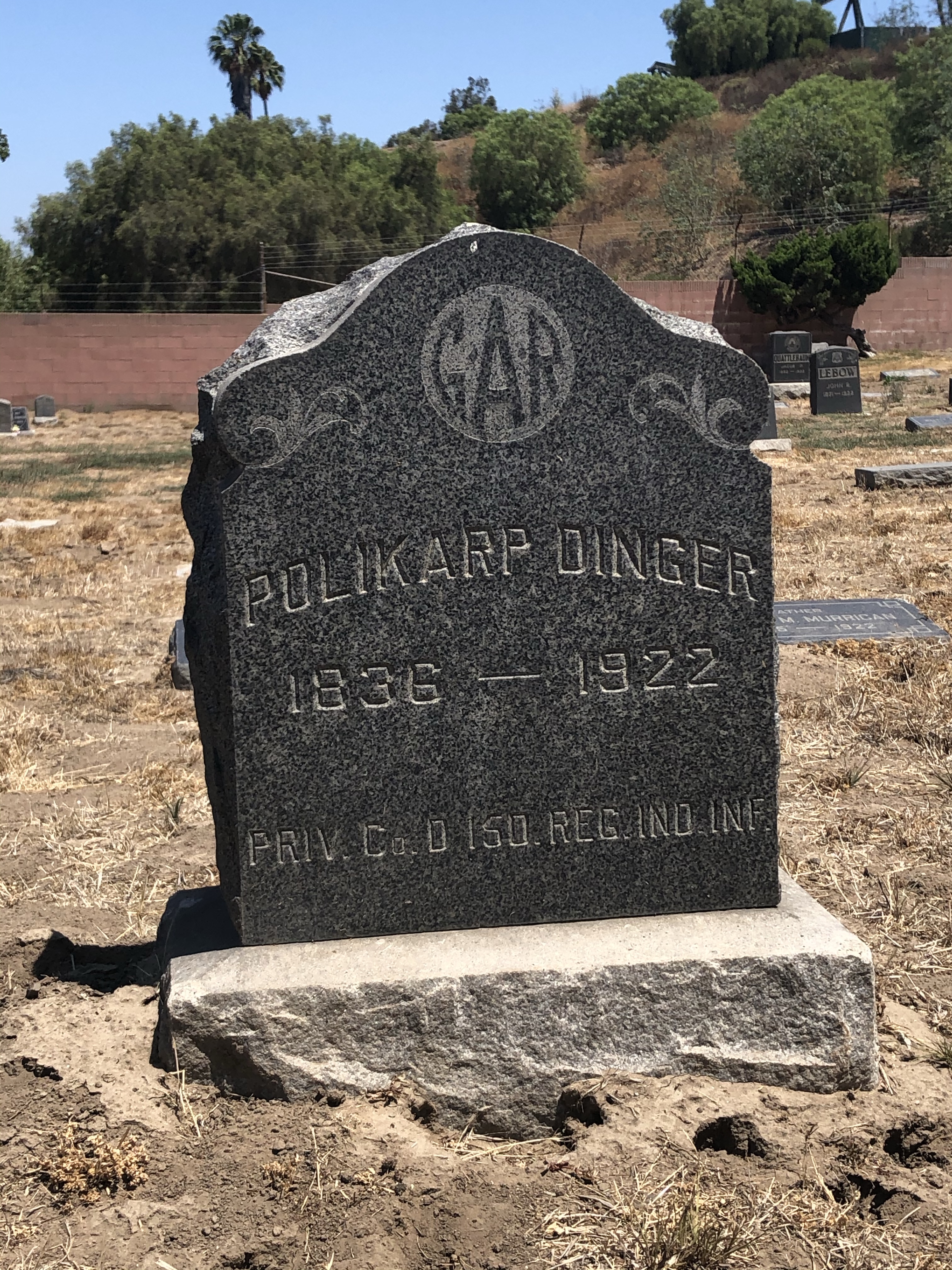 grave of polikarp dinger at sunnyside cemetery in signal hill california